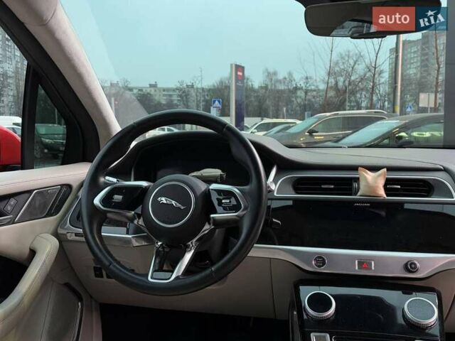 Красный Ягуар I-Pace, объемом двигателя 0 л и пробегом 106 тыс. км за 26490 $, фото 16 на Automoto.ua
