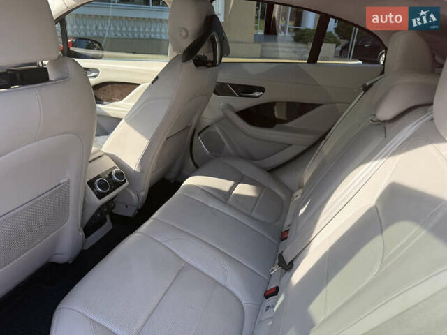Красный Ягуар I-Pace, объемом двигателя 0 л и пробегом 45 тыс. км за 27770 $, фото 2 на Automoto.ua