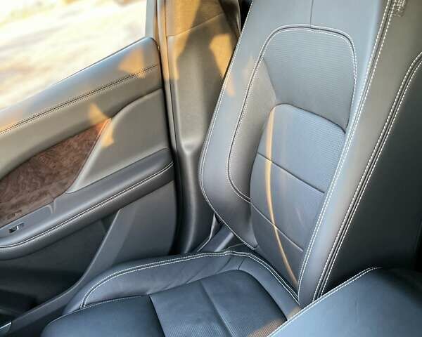 Красный Ягуар I-Pace, объемом двигателя 0 л и пробегом 101 тыс. км за 30500 $, фото 13 на Automoto.ua