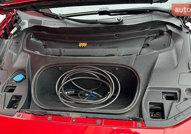 Красный Ягуар I-Pace, объемом двигателя 0 л и пробегом 95 тыс. км за 29000 $, фото 74 на Automoto.ua
