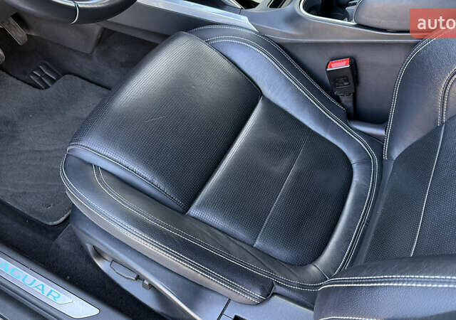 Красный Ягуар I-Pace, объемом двигателя 0 л и пробегом 101 тыс. км за 28900 $, фото 25 на Automoto.ua