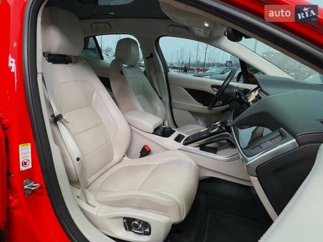 Красный Ягуар I-Pace, объемом двигателя 0 л и пробегом 106 тыс. км за 26490 $, фото 10 на Automoto.ua