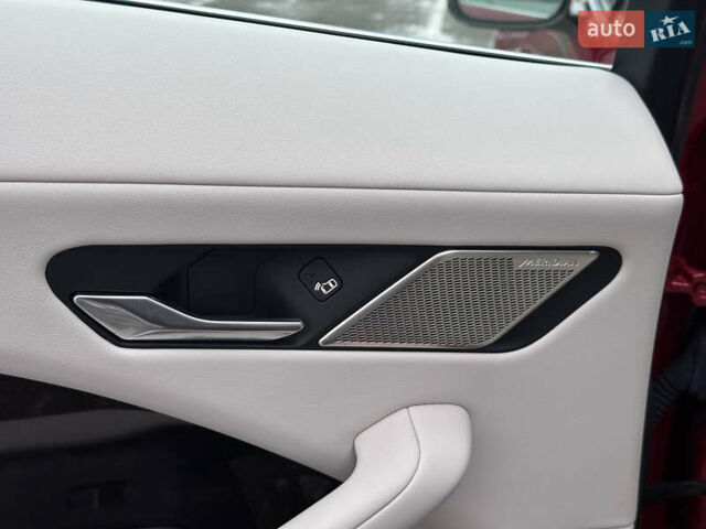 Красный Ягуар I-Pace, объемом двигателя 0 л и пробегом 100 тыс. км за 23900 $, фото 78 на Automoto.ua