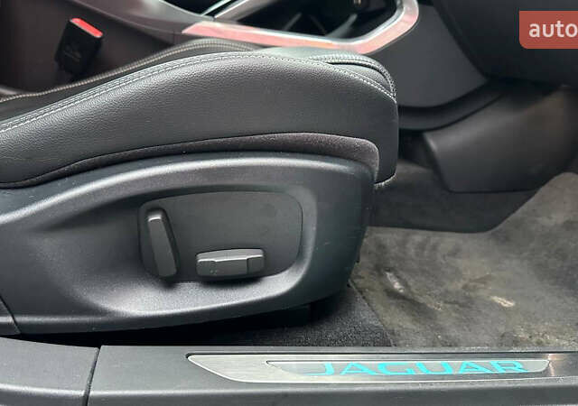 Красный Ягуар I-Pace, объемом двигателя 0 л и пробегом 95 тыс. км за 29000 $, фото 62 на Automoto.ua