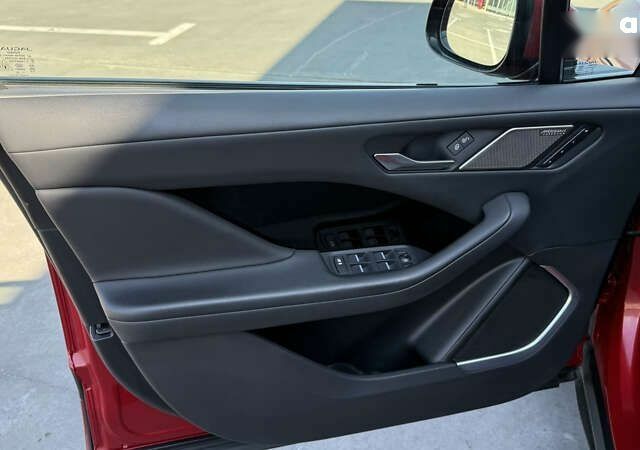 Красный Ягуар I-Pace, объемом двигателя 0 л и пробегом 128 тыс. км за 28900 $, фото 19 на Automoto.ua