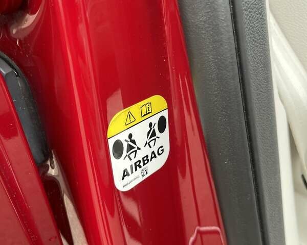 Красный Ягуар I-Pace, объемом двигателя 0 л и пробегом 107 тыс. км за 23500 $, фото 103 на Automoto.ua