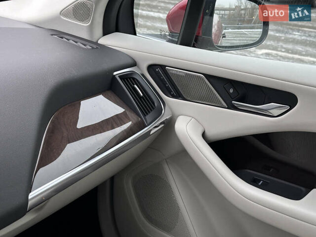 Красный Ягуар I-Pace, объемом двигателя 0 л и пробегом 100 тыс. км за 23900 $, фото 54 на Automoto.ua