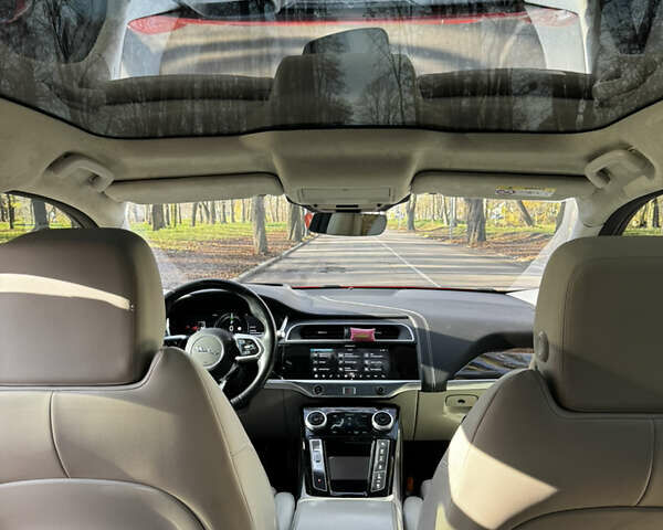 Красный Ягуар I-Pace, объемом двигателя 0 л и пробегом 125 тыс. км за 25500 $, фото 13 на Automoto.ua