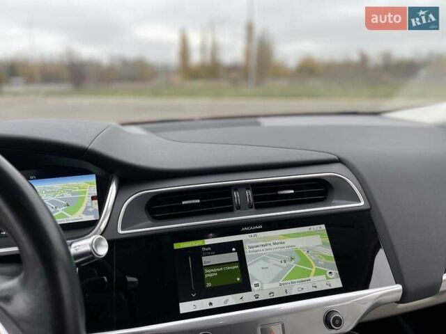 Красный Ягуар I-Pace, объемом двигателя 0 л и пробегом 107 тыс. км за 23500 $, фото 127 на Automoto.ua