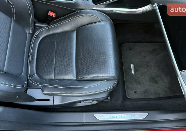 Красный Ягуар I-Pace, объемом двигателя 0 л и пробегом 101 тыс. км за 28900 $, фото 63 на Automoto.ua