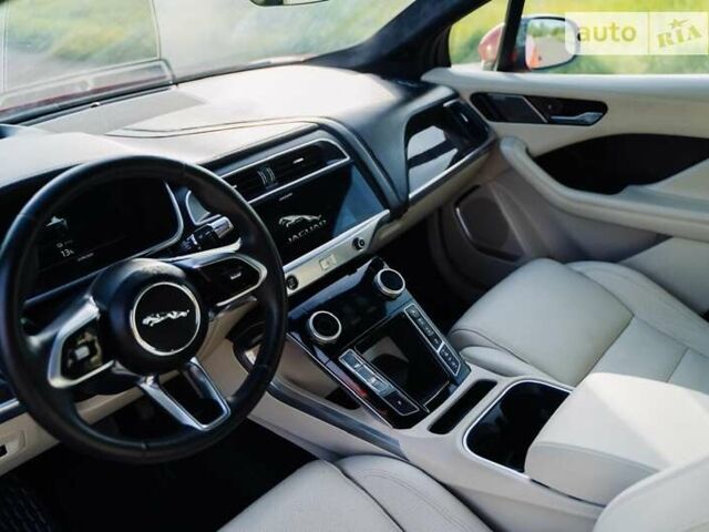 Красный Ягуар I-Pace, объемом двигателя 0 л и пробегом 115 тыс. км за 23200 $, фото 1 на Automoto.ua