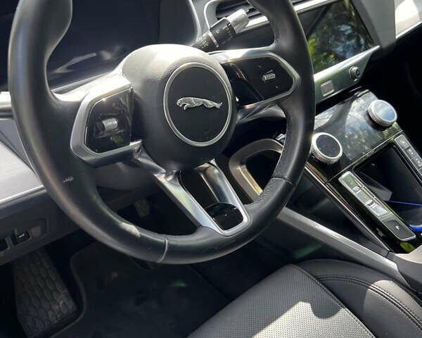 Красный Ягуар I-Pace, объемом двигателя 0 л и пробегом 128 тыс. км за 20000 $, фото 11 на Automoto.ua