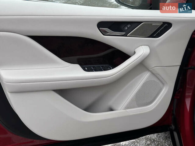 Красный Ягуар I-Pace, объемом двигателя 0 л и пробегом 100 тыс. км за 23900 $, фото 36 на Automoto.ua
