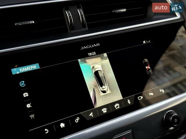 Красный Ягуар I-Pace, объемом двигателя 0 л и пробегом 120 тыс. км за 22990 $, фото 74 на Automoto.ua