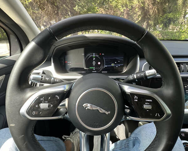 Красный Ягуар I-Pace, объемом двигателя 0 л и пробегом 128 тыс. км за 20000 $, фото 10 на Automoto.ua