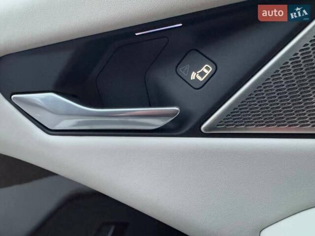 Красный Ягуар I-Pace, объемом двигателя 0 л и пробегом 106 тыс. км за 26490 $, фото 12 на Automoto.ua
