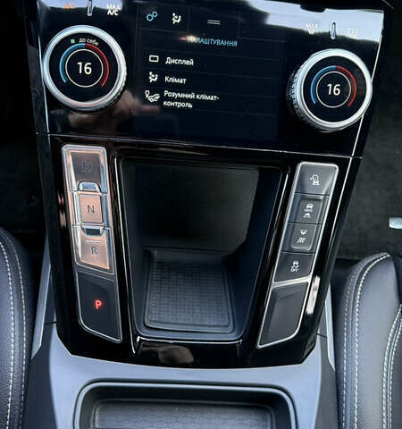 Красный Ягуар I-Pace, объемом двигателя 0 л и пробегом 101 тыс. км за 28900 $, фото 37 на Automoto.ua
