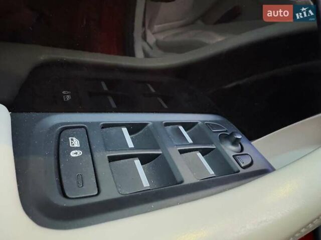 Красный Ягуар I-Pace, объемом двигателя 0 л и пробегом 106 тыс. км за 26490 $, фото 13 на Automoto.ua