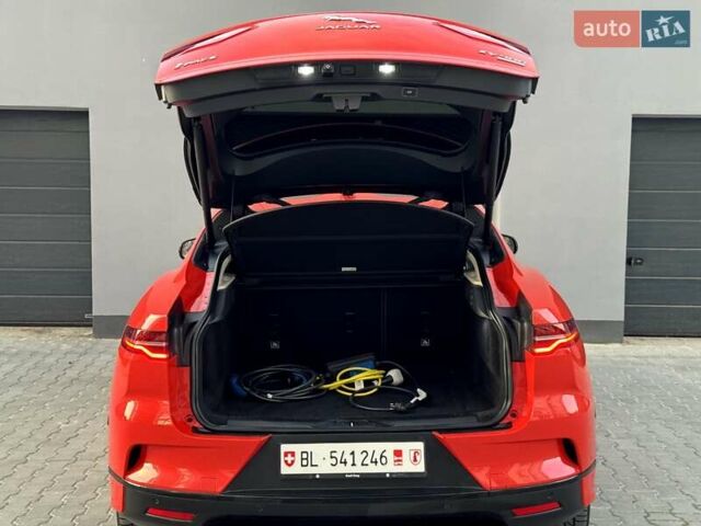 Красный Ягуар I-Pace, объемом двигателя 0 л и пробегом 120 тыс. км за 22990 $, фото 57 на Automoto.ua