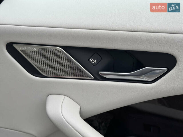 Красный Ягуар I-Pace, объемом двигателя 0 л и пробегом 100 тыс. км за 23900 $, фото 81 на Automoto.ua