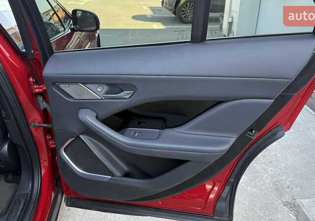 Красный Ягуар I-Pace, объемом двигателя 0 л и пробегом 101 тыс. км за 28900 $, фото 53 на Automoto.ua