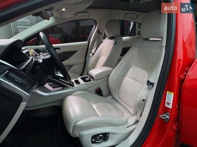 Красный Ягуар I-Pace, объемом двигателя 0 л и пробегом 106 тыс. км за 26490 $, фото 8 на Automoto.ua