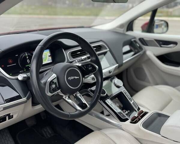 Красный Ягуар I-Pace, объемом двигателя 0 л и пробегом 107 тыс. км за 23500 $, фото 60 на Automoto.ua
