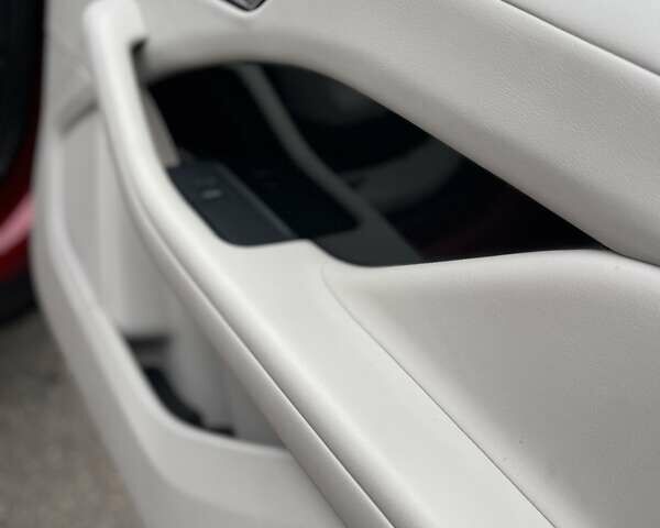 Красный Ягуар I-Pace, объемом двигателя 0 л и пробегом 107 тыс. км за 23500 $, фото 104 на Automoto.ua