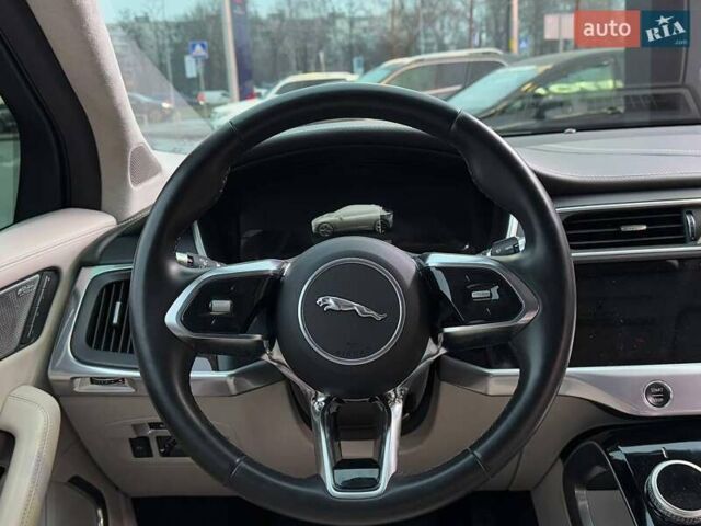 Красный Ягуар I-Pace, объемом двигателя 0 л и пробегом 106 тыс. км за 26490 $, фото 15 на Automoto.ua