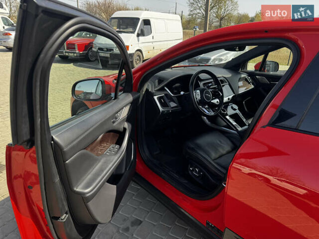 Красный Ягуар I-Pace, объемом двигателя 0 л и пробегом 123 тыс. км за 30000 $, фото 8 на Automoto.ua