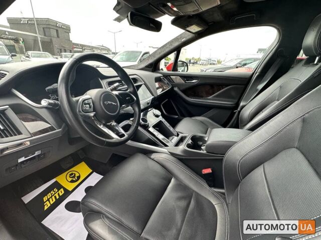 Красный Ягуар I-Pace, объемом двигателя 90 л и пробегом 78 тыс. км за 45000 $, фото 10 на Automoto.ua