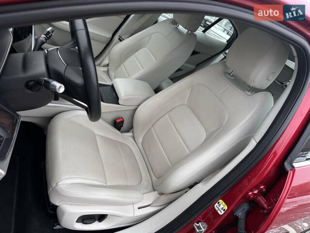 Красный Ягуар I-Pace, объемом двигателя 0 л и пробегом 100 тыс. км за 23900 $, фото 65 на Automoto.ua