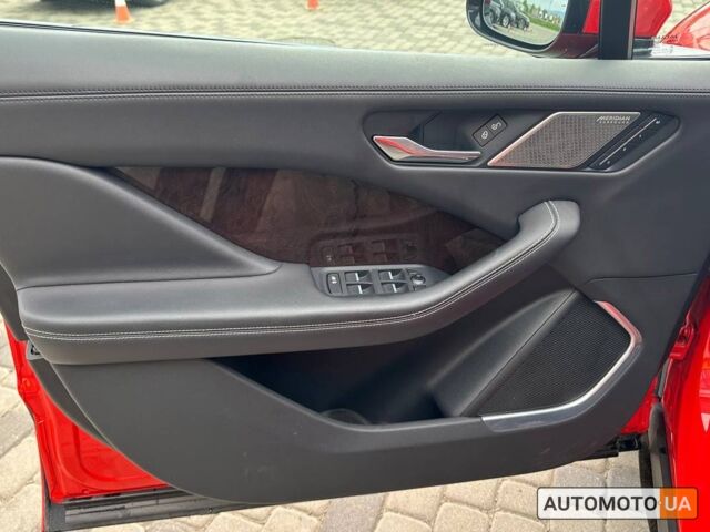 Красный Ягуар I-Pace, объемом двигателя 90 л и пробегом 78 тыс. км за 45000 $, фото 8 на Automoto.ua