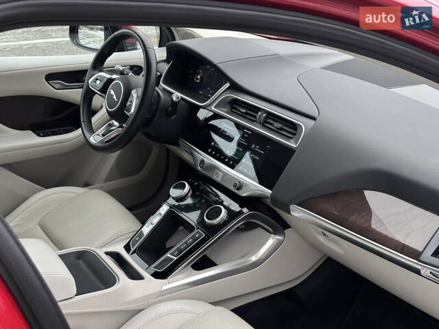 Красный Ягуар I-Pace, объемом двигателя 0 л и пробегом 100 тыс. км за 23900 $, фото 58 на Automoto.ua