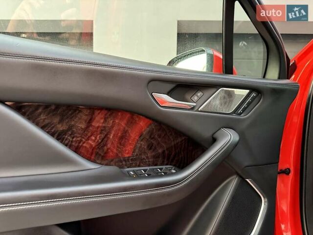 Красный Ягуар I-Pace, объемом двигателя 0 л и пробегом 120 тыс. км за 22990 $, фото 49 на Automoto.ua