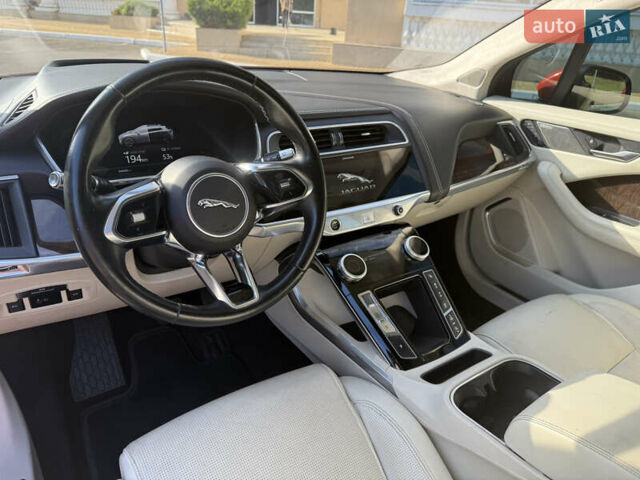 Красный Ягуар I-Pace, объемом двигателя 0 л и пробегом 45 тыс. км за 27770 $, фото 4 на Automoto.ua