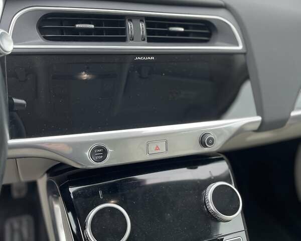 Красный Ягуар I-Pace, объемом двигателя 0 л и пробегом 107 тыс. км за 23500 $, фото 67 на Automoto.ua