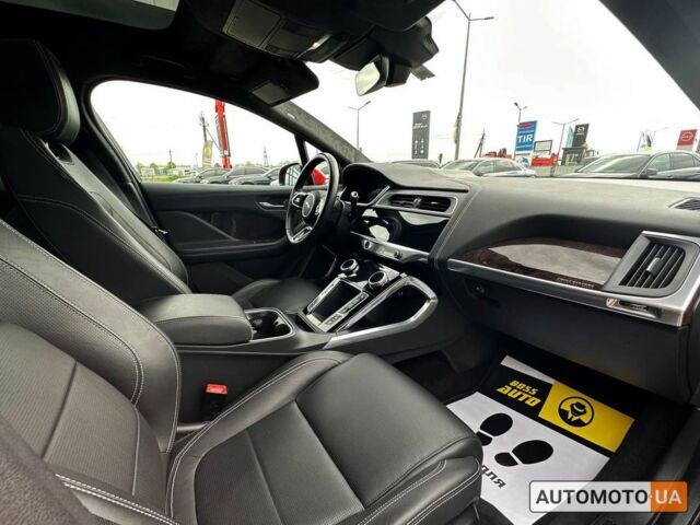 Красный Ягуар I-Pace, объемом двигателя 90 л и пробегом 78 тыс. км за 45000 $, фото 14 на Automoto.ua