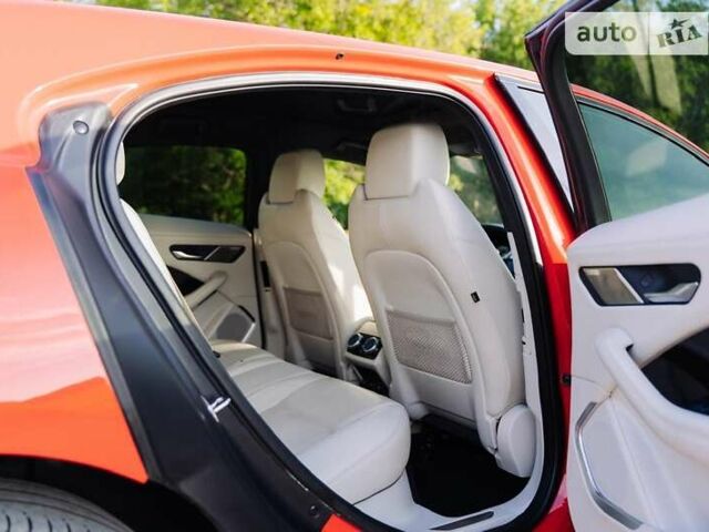 Красный Ягуар I-Pace, объемом двигателя 0 л и пробегом 115 тыс. км за 23200 $, фото 16 на Automoto.ua
