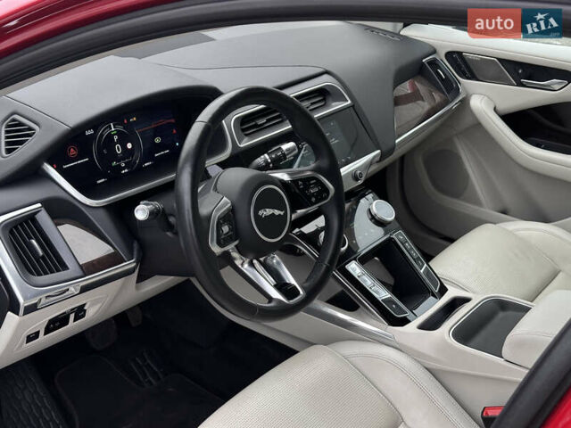 Красный Ягуар I-Pace, объемом двигателя 0 л и пробегом 100 тыс. км за 23900 $, фото 35 на Automoto.ua