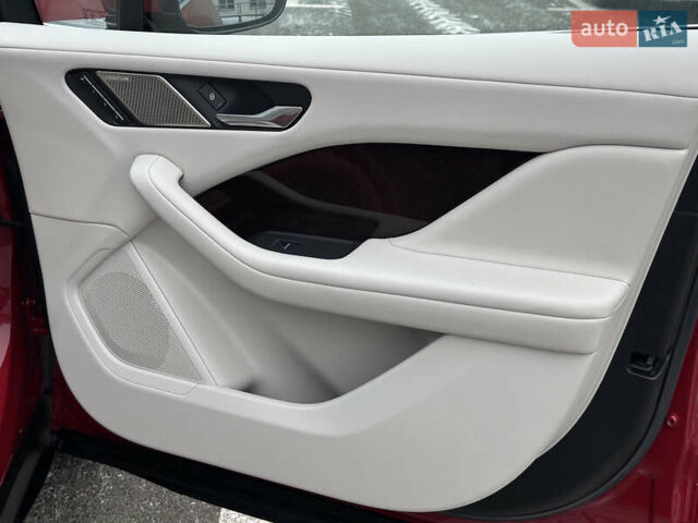 Красный Ягуар I-Pace, объемом двигателя 0 л и пробегом 100 тыс. км за 23900 $, фото 55 на Automoto.ua