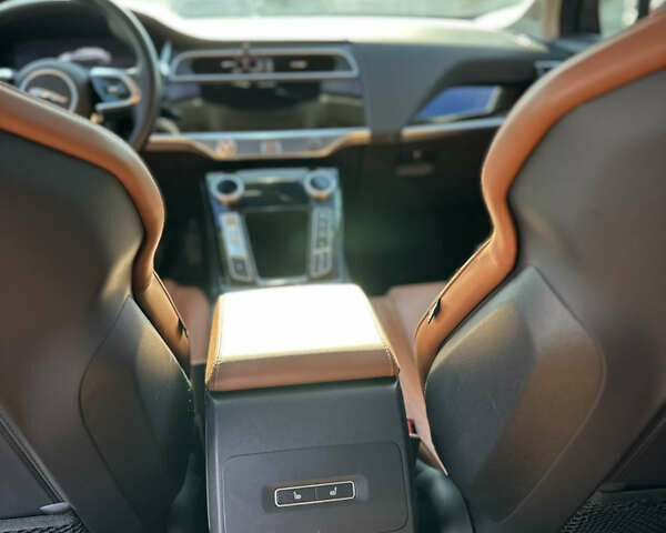 Красный Ягуар I-Pace, объемом двигателя 0 л и пробегом 93 тыс. км за 24000 $, фото 14 на Automoto.ua