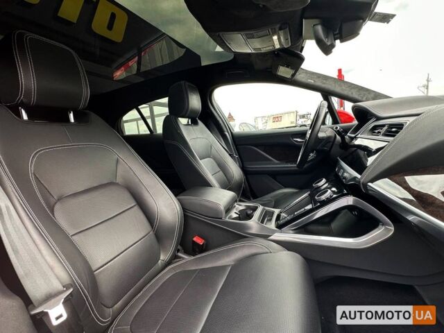 Красный Ягуар I-Pace, объемом двигателя 90 л и пробегом 78 тыс. км за 45000 $, фото 15 на Automoto.ua
