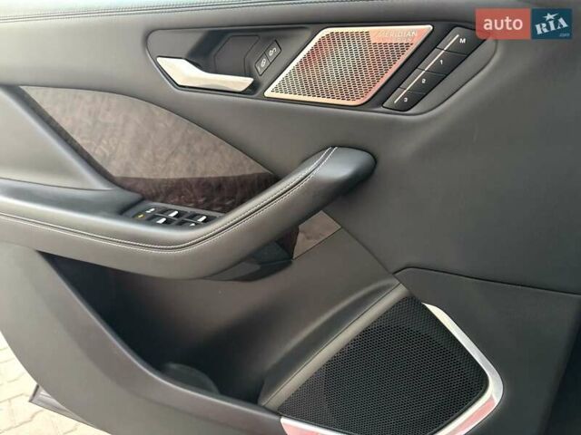 Красный Ягуар I-Pace, объемом двигателя 0 л и пробегом 120 тыс. км за 22990 $, фото 77 на Automoto.ua