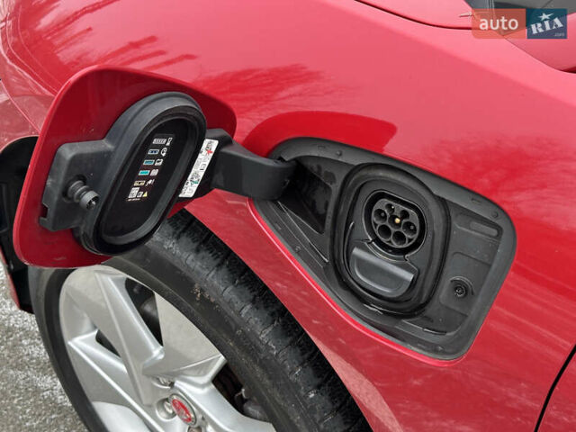Красный Ягуар I-Pace, объемом двигателя 0 л и пробегом 100 тыс. км за 23900 $, фото 19 на Automoto.ua