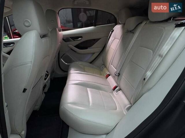 Красный Ягуар I-Pace, объемом двигателя 0 л и пробегом 106 тыс. км за 26490 $, фото 9 на Automoto.ua