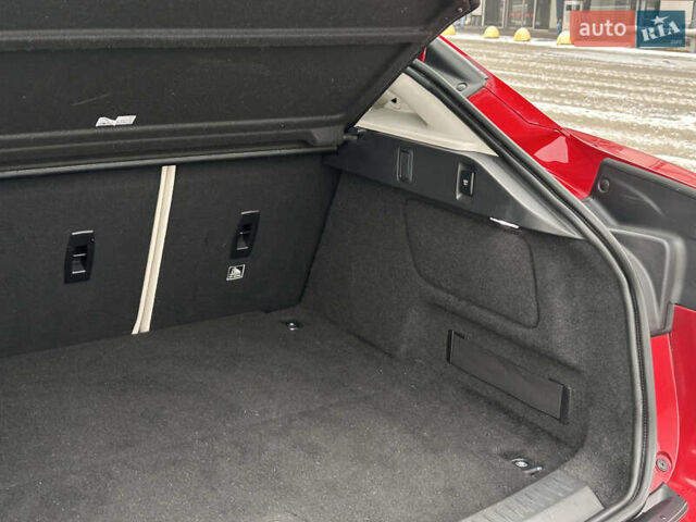 Красный Ягуар I-Pace, объемом двигателя 0 л и пробегом 100 тыс. км за 23900 $, фото 87 на Automoto.ua