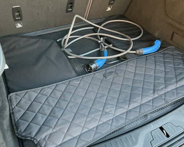 Красный Ягуар I-Pace, объемом двигателя 0 л и пробегом 101 тыс. км за 30500 $, фото 5 на Automoto.ua