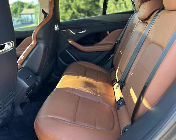 Красный Ягуар I-Pace, объемом двигателя 0 л и пробегом 93 тыс. км за 24000 $, фото 12 на Automoto.ua