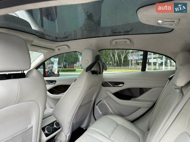Красный Ягуар I-Pace, объемом двигателя 0 л и пробегом 45 тыс. км за 27770 $, фото 30 на Automoto.ua